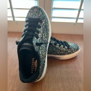 NWOT Skechers Multicolor Floral Sneakers with Arch Fit Air-Cooled Support